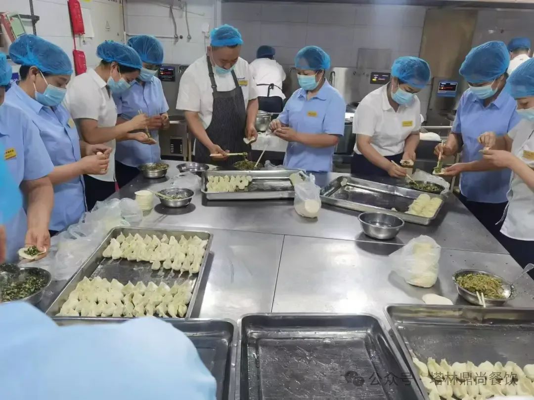 餃子飄香，情暖瑪湖——塔林鼎尚餐飲為石油工人傳遞溫暖