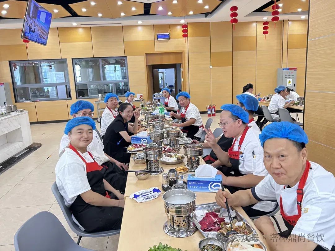 塔林鼎尚餐飲興業(yè)銀行項目部：自助單灶火鍋美食節(jié)，共迎中秋享盛宴